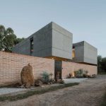 Casa YH / Blending Dots